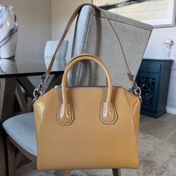 GIVENCHY PATENT LEATHER Antigona Beige Small - Picture 2 of 8